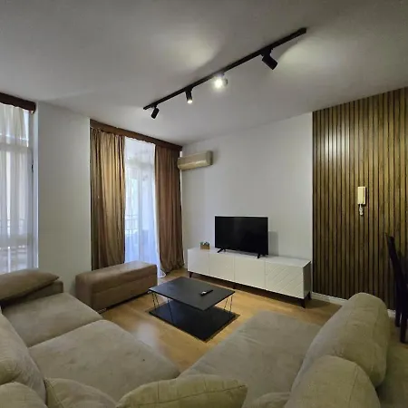 Apartmán Ades Tirana